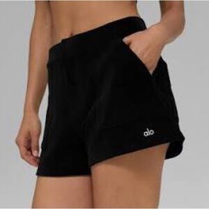 ALO Yoga Women's Classic Black Athletic accolades large sized Shorts